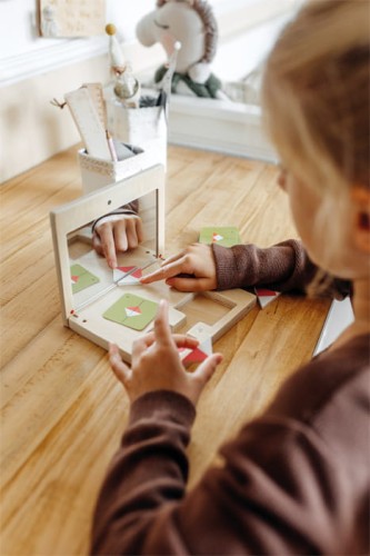 12463_small_foot_symmetriespiel_mit_spiegel_educate_bloggerbild_1