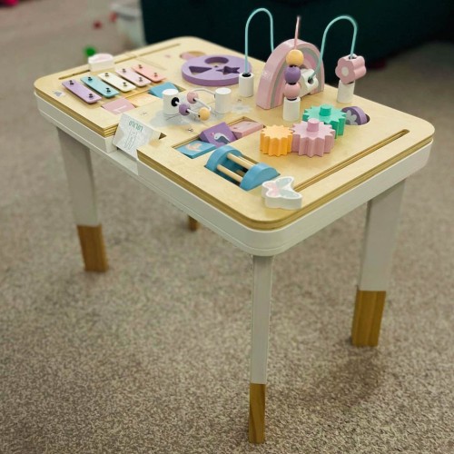 stolik-manipulacyjny-lulilo-montessori-rozowy-167588