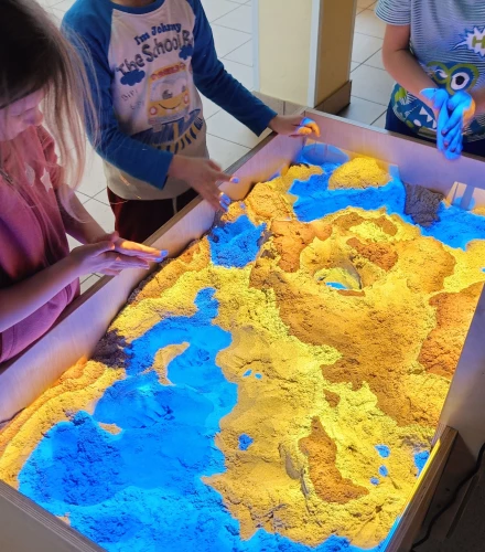 ar_color.jpg