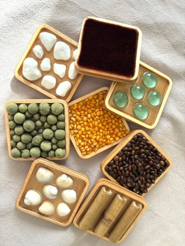 Dyski-sensoryczne-dla-dzieci-–-naturalne-panele-dotykowe-Montessori.jpg