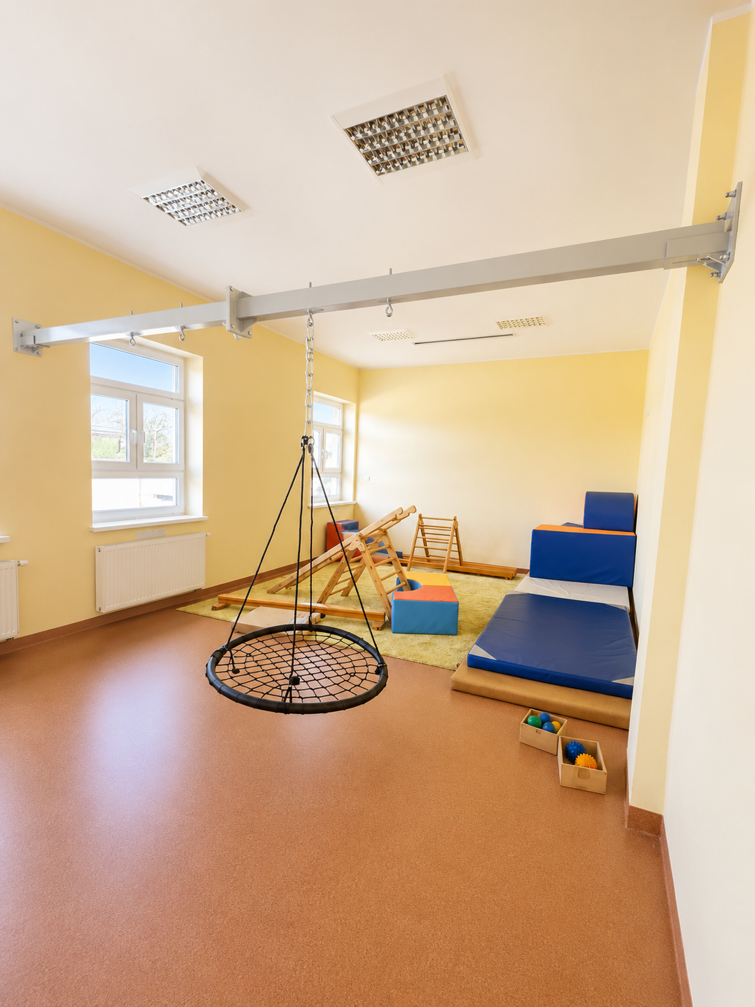 Belka podsufitowa w sali SI w szkole – realizacja SIMEDICA